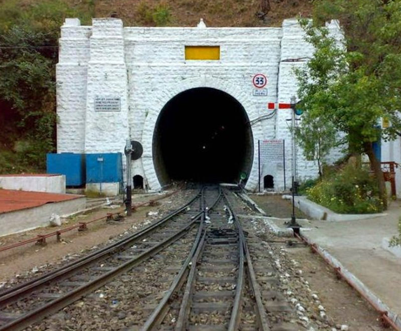 Bridges, tunnels, and viaducts in railway infrastructure